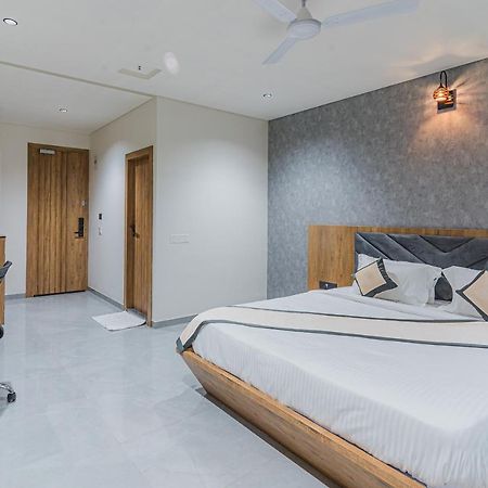 Hotel The Grand Heaven Gandhinagar Exterior photo