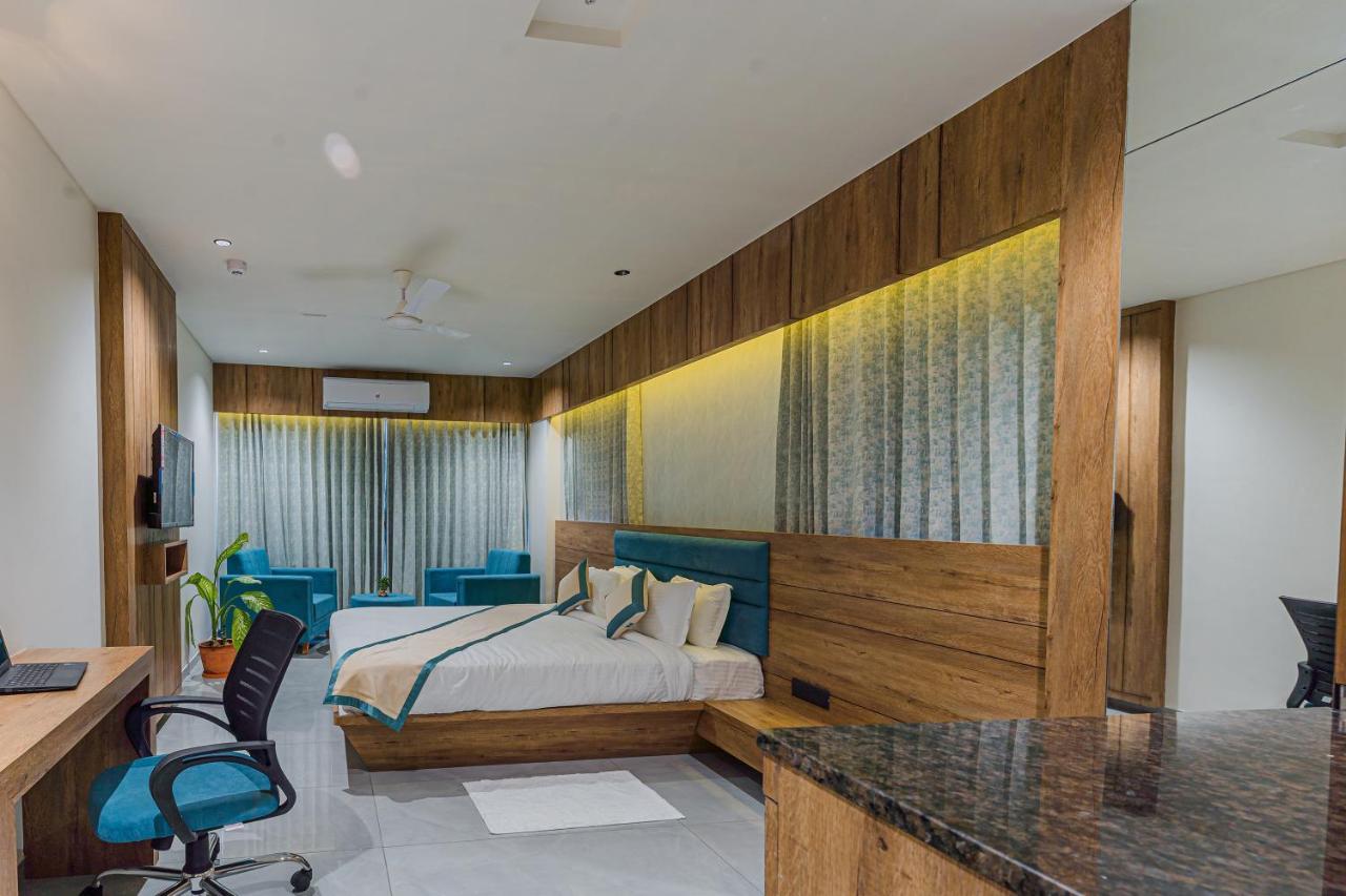 Hotel The Grand Heaven Gandhinagar Exterior photo