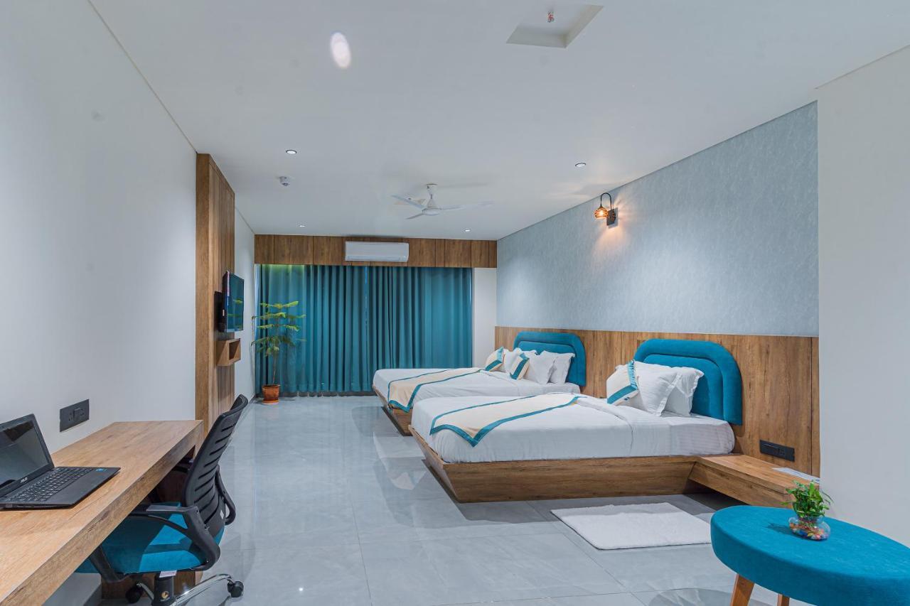 Hotel The Grand Heaven Gandhinagar Exterior photo