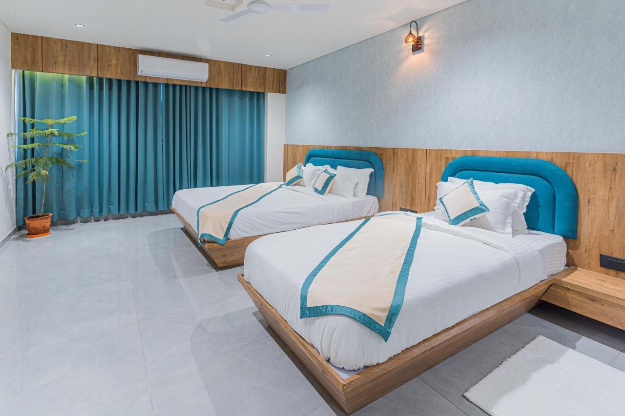 Hotel The Grand Heaven Gandhinagar Exterior photo